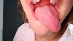Caroline Honey - Exploring My Big Tongue