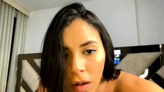 Brunette solo masturbation on webcam