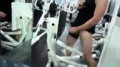 masturbandose en el gym